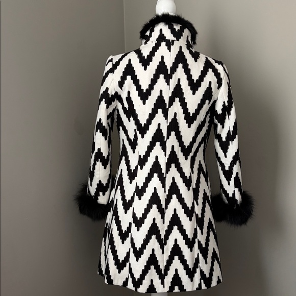 Beautiful Black/White Chevron Coat with Detachable Fur Trim - Picture 7 of 8